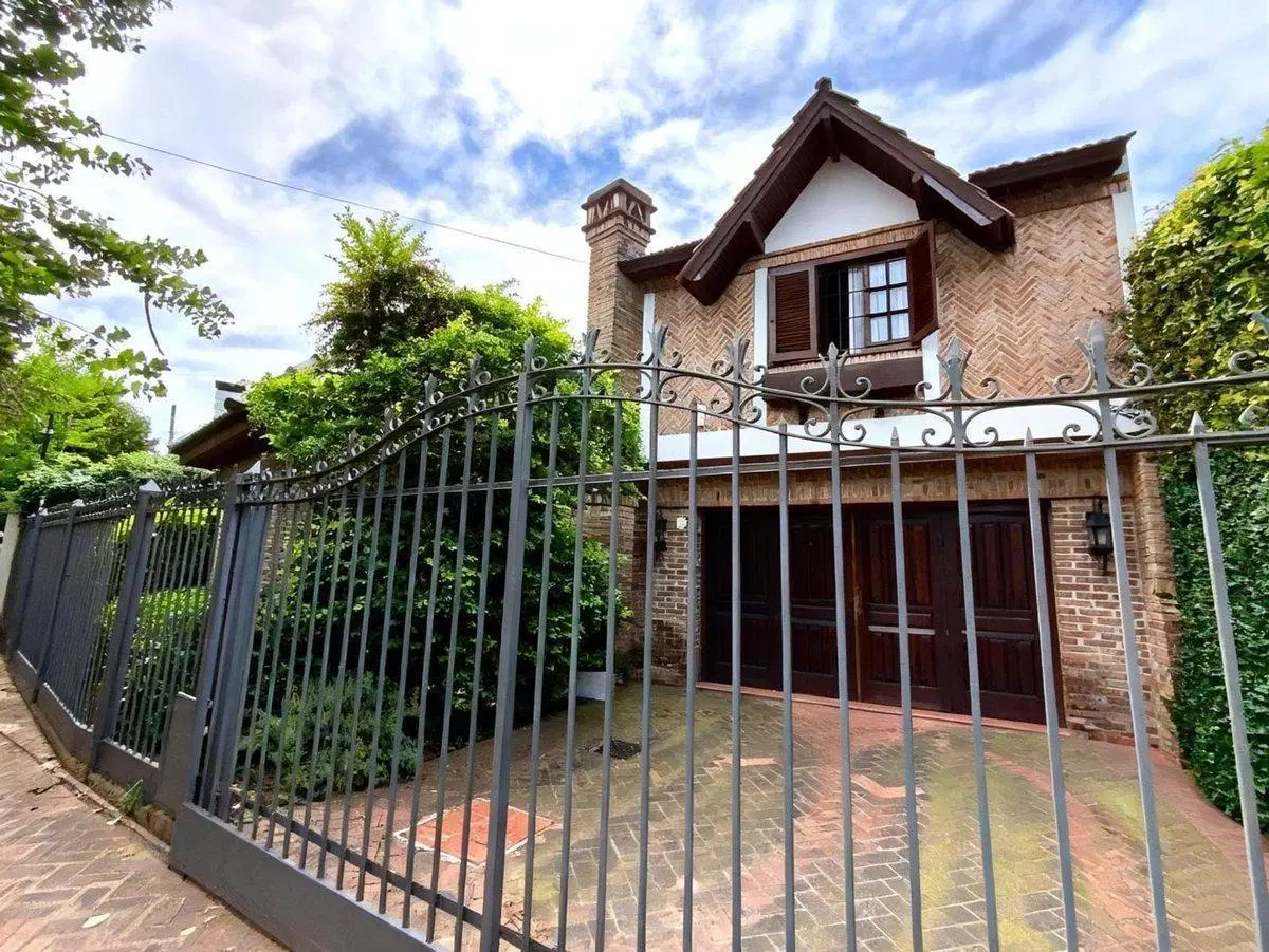 CASA 4 AMBIENTES EN VENTA CASTELAR 2