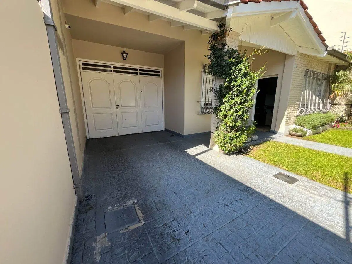 VENTA CASA 4 AMBIENTES VILLA LUZURIAGA 3
