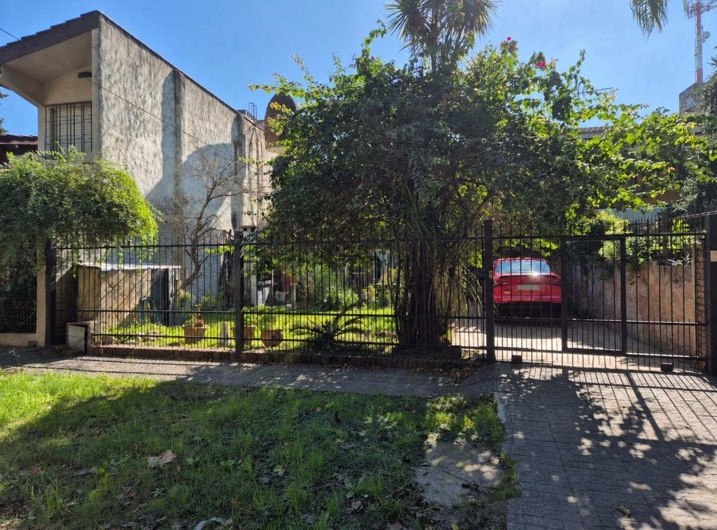 VENTA CASA 2 PLANTAS 4 AMBIENTES VILLA LUZURIAGA