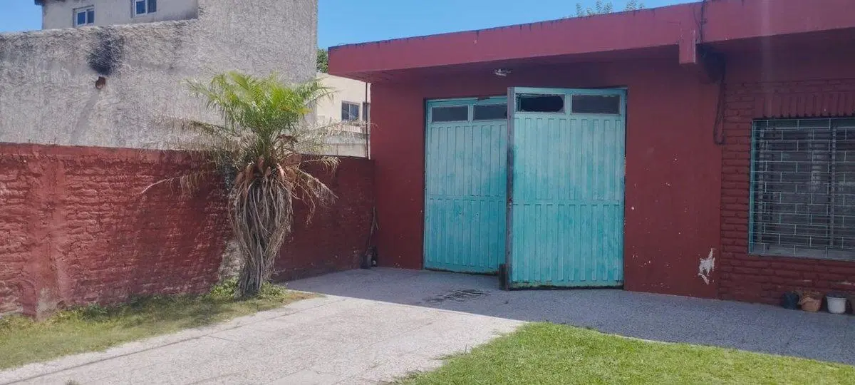 VENTA DE CASA DE CUATRO AMBIENTES LAFERRERE 2