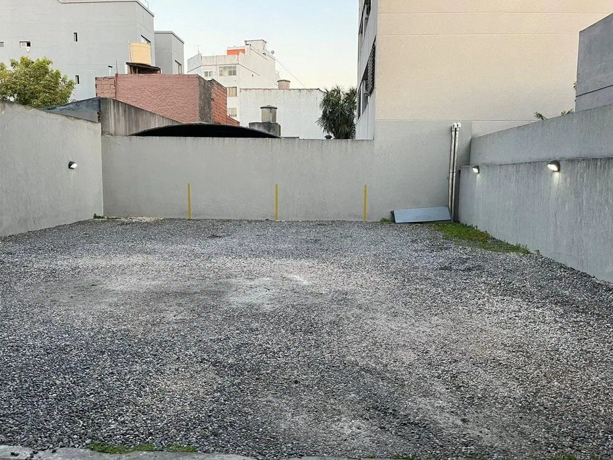 VENTA COCHERA DESCUBIERTA EN LOMAS DEL MIRADOR 2