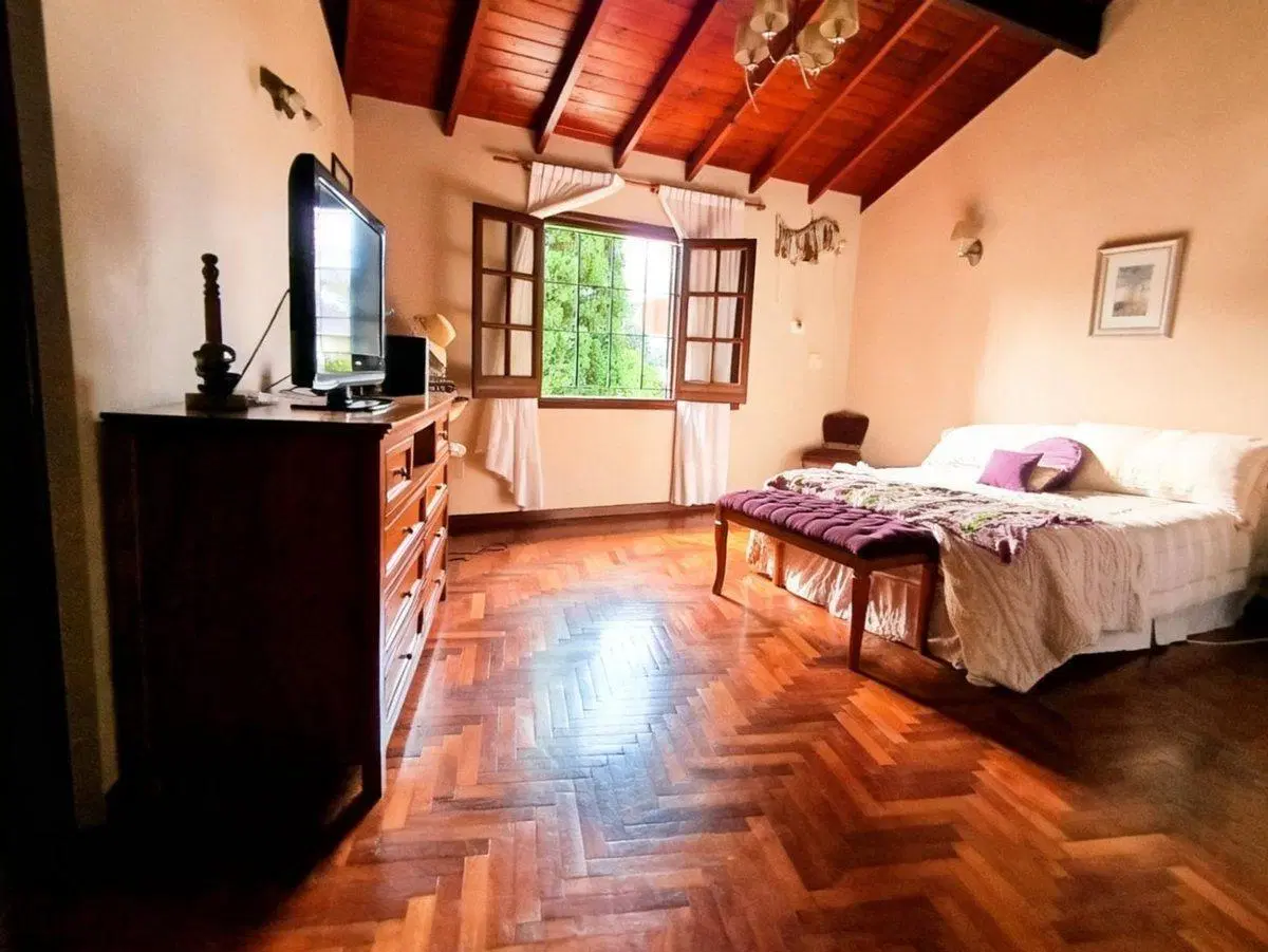 CASA 4 AMBIENTES EN VENTA CASTELAR 4
