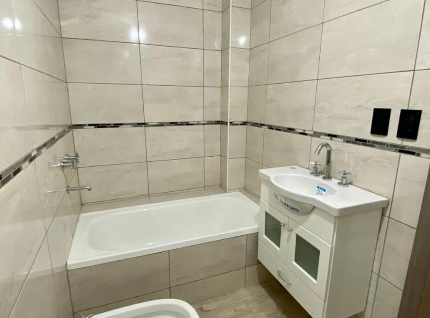 Foto de VENTA DEPARTAMENTO 2 AMBIENTES VILLA LUZURIAGA, imagen 4