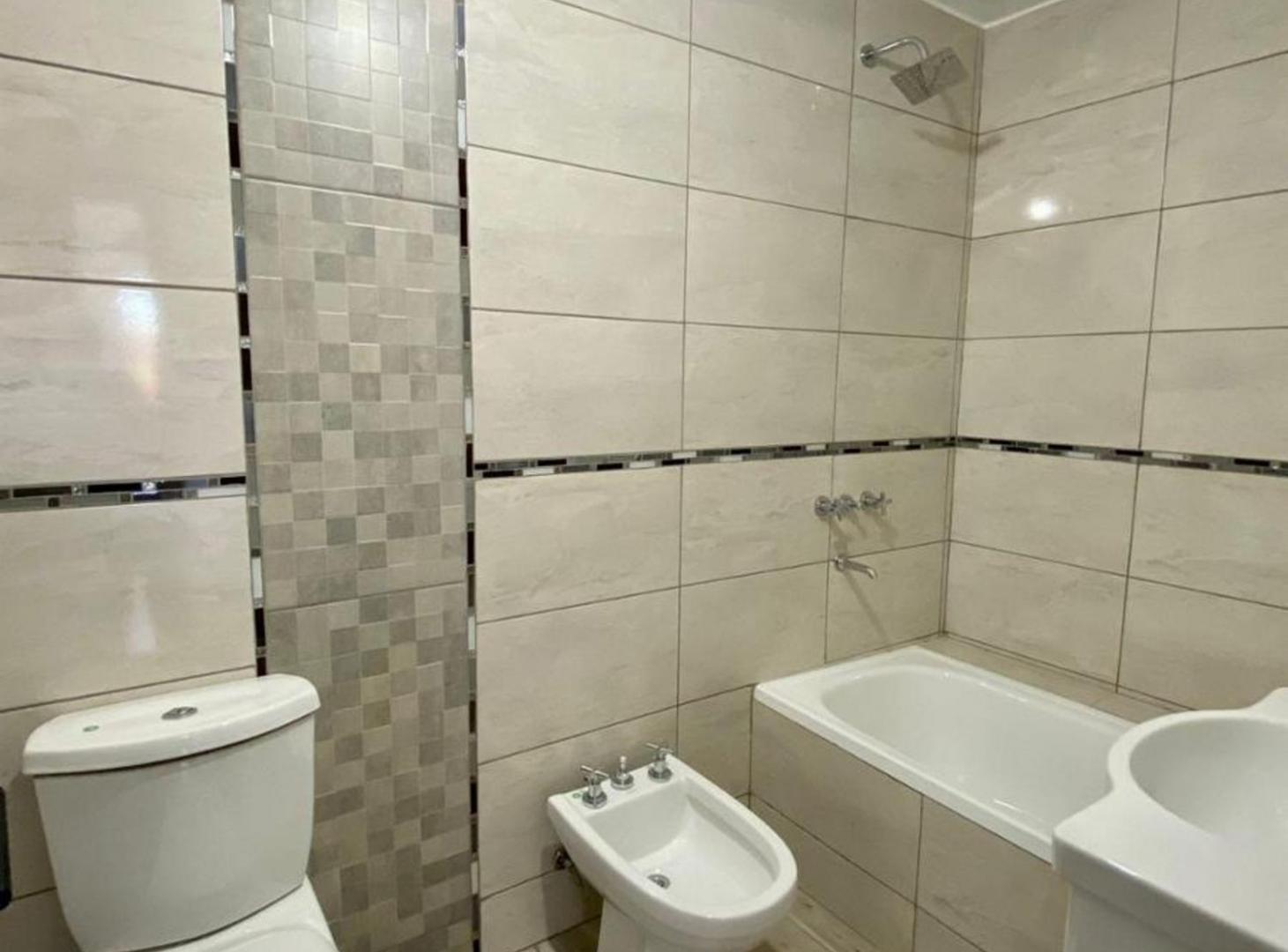 Foto de VENTA DEPARTAMENTO 2 AMB VILLA LUZURIAGA C/COCHERA, imagen 5