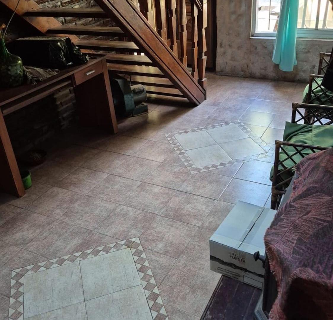 Foto de VENTA CASA 2 PLANTAS 4 AMBIENTES VILLA LUZURIAGA, imagen 3