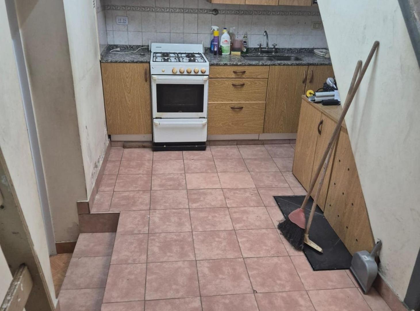 Foto de Venta PH 4 ambientes Ciudadela Centro c/ 2 locales, imagen 4