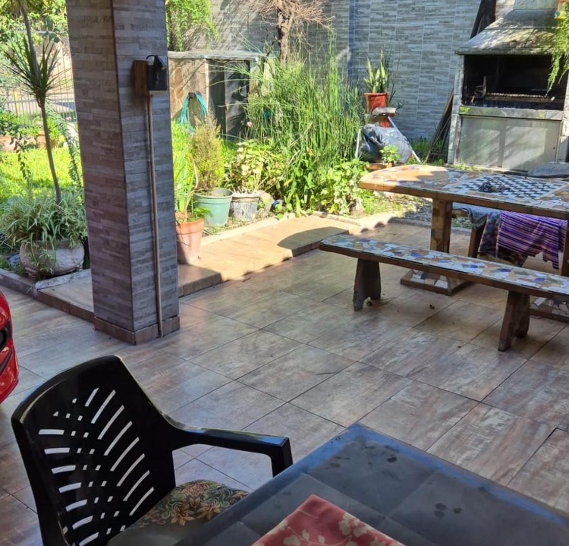 Foto de VENTA CASA 2 PLANTAS 4 AMBIENTES VILLA LUZURIAGA, imagen 3