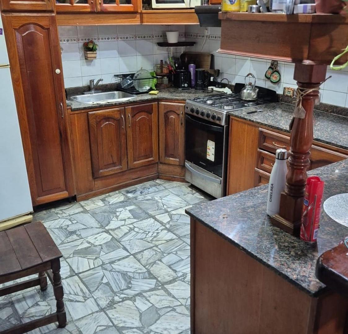 Foto de VENTA CASA 2 PLANTAS 4 AMBIENTES VILLA LUZURIAGA, imagen 4
