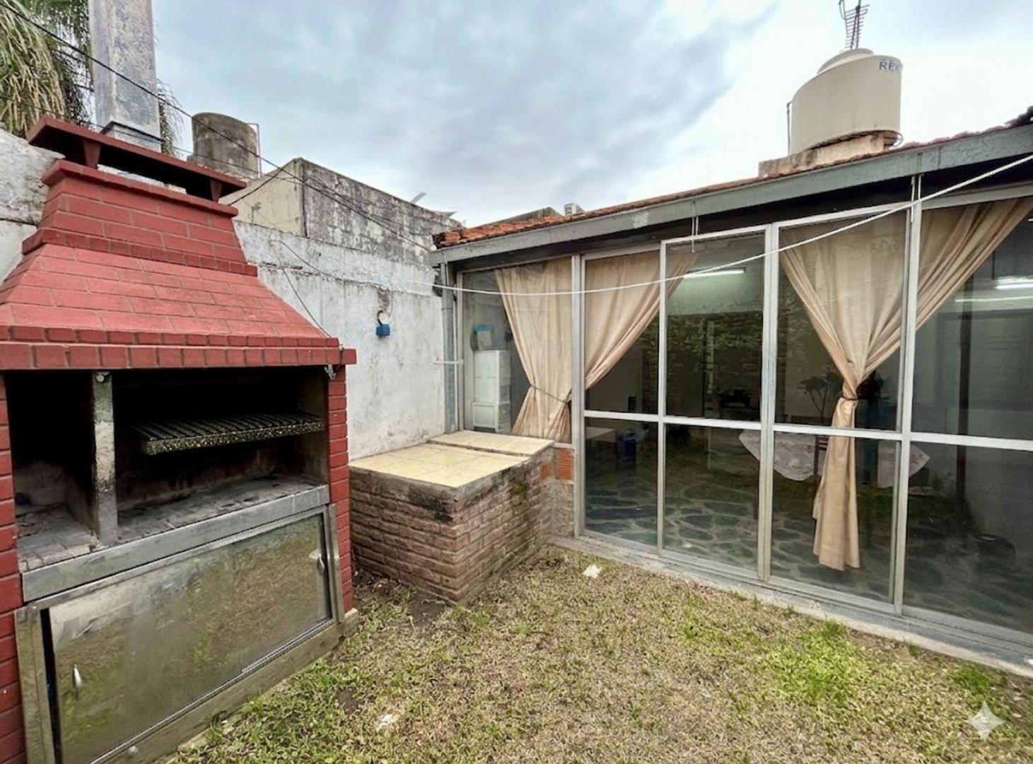 Foto de VENTA PH 4 AMBIENTES EN CASEROS CON COCHERA, imagen 2