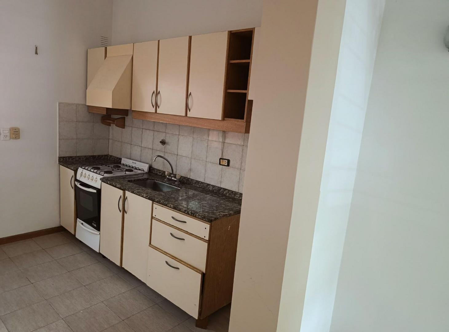 Foto de Venta PH Dúplex 3 Ambientes al Frente Caseros, imagen 2