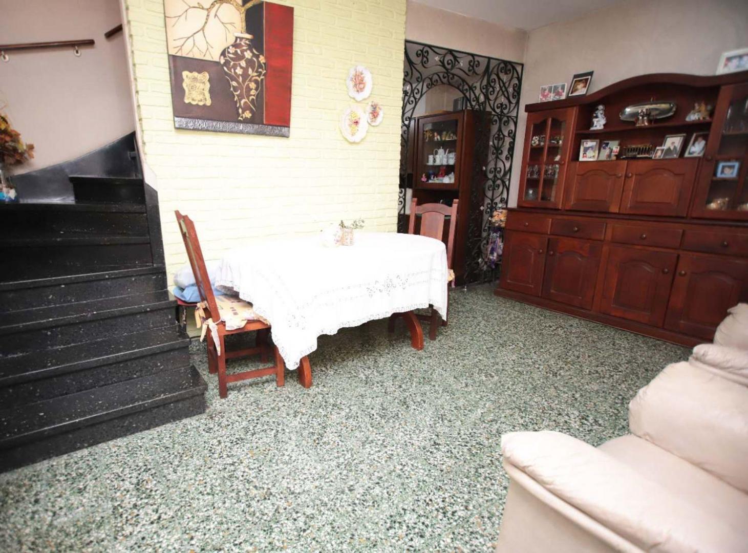 Foto de VENTA CASA 3 AMBIENTES VILLA LUZURIAGA CON COCHERA, imagen 4