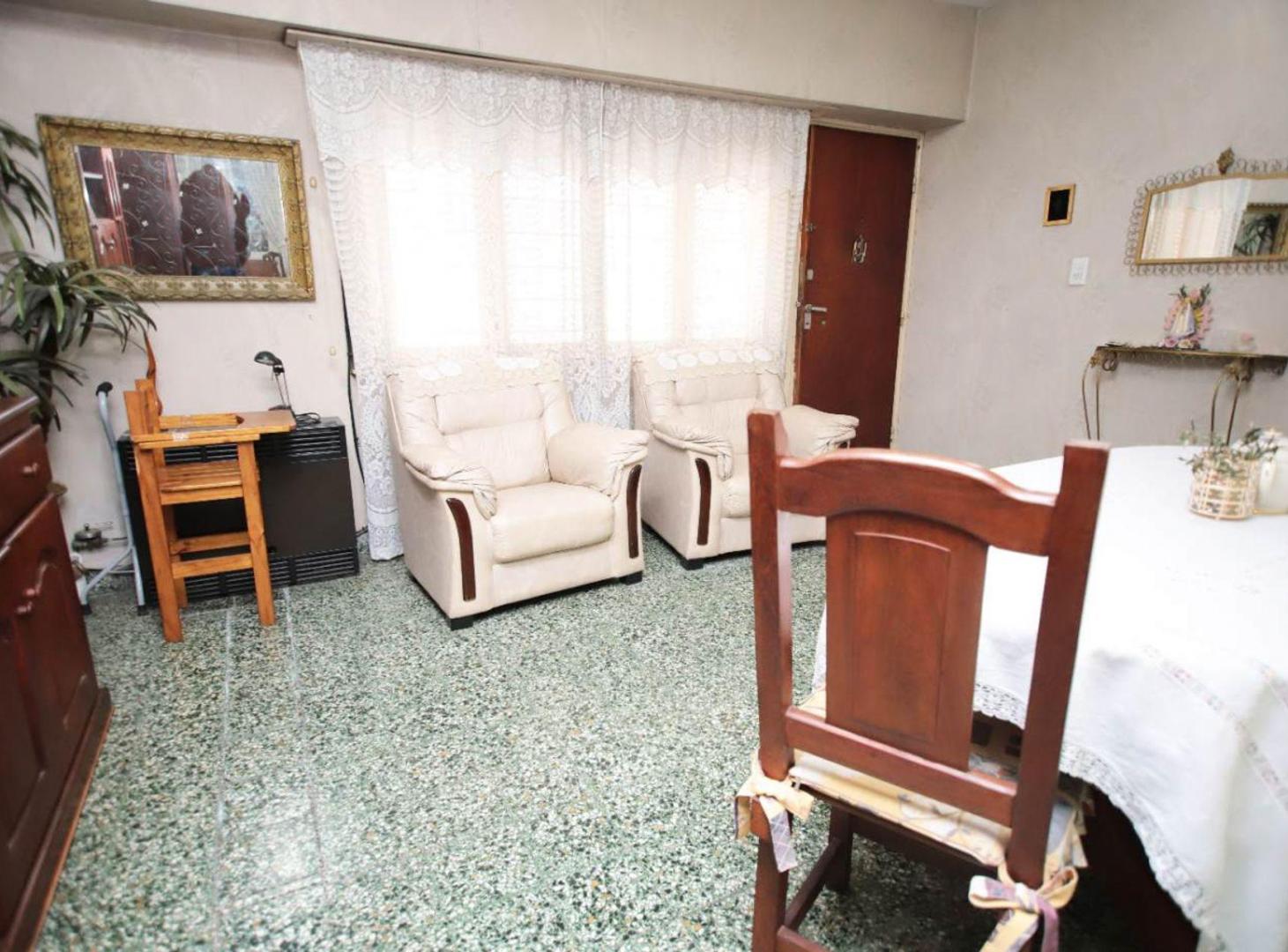 Foto de VENTA CASA 3 AMBIENTES VILLA LUZURIAGA CON COCHERA, imagen 3