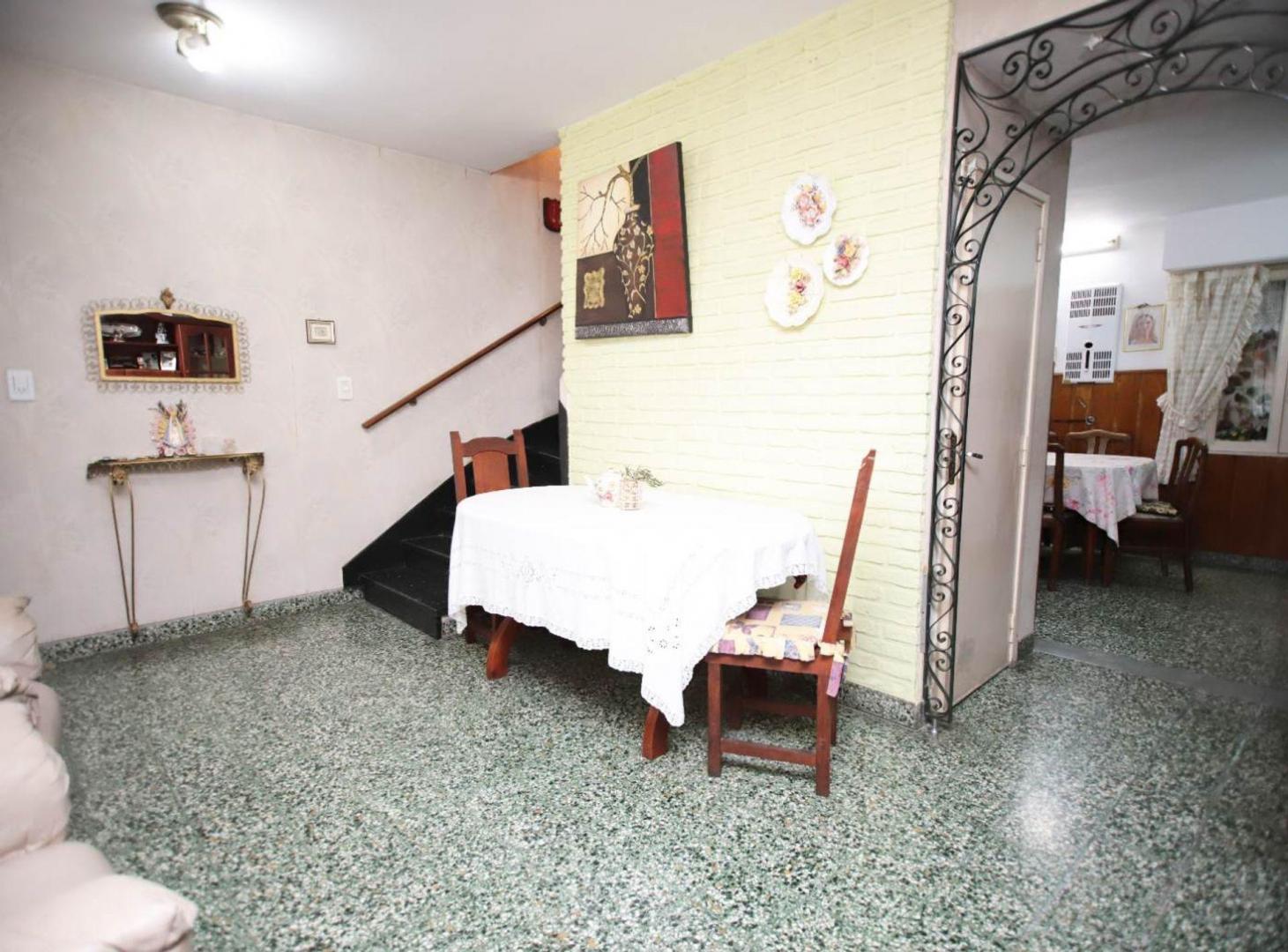 Foto de VENTA CASA 3 AMBIENTES VILLA LUZURIAGA CON COCHERA, imagen 1