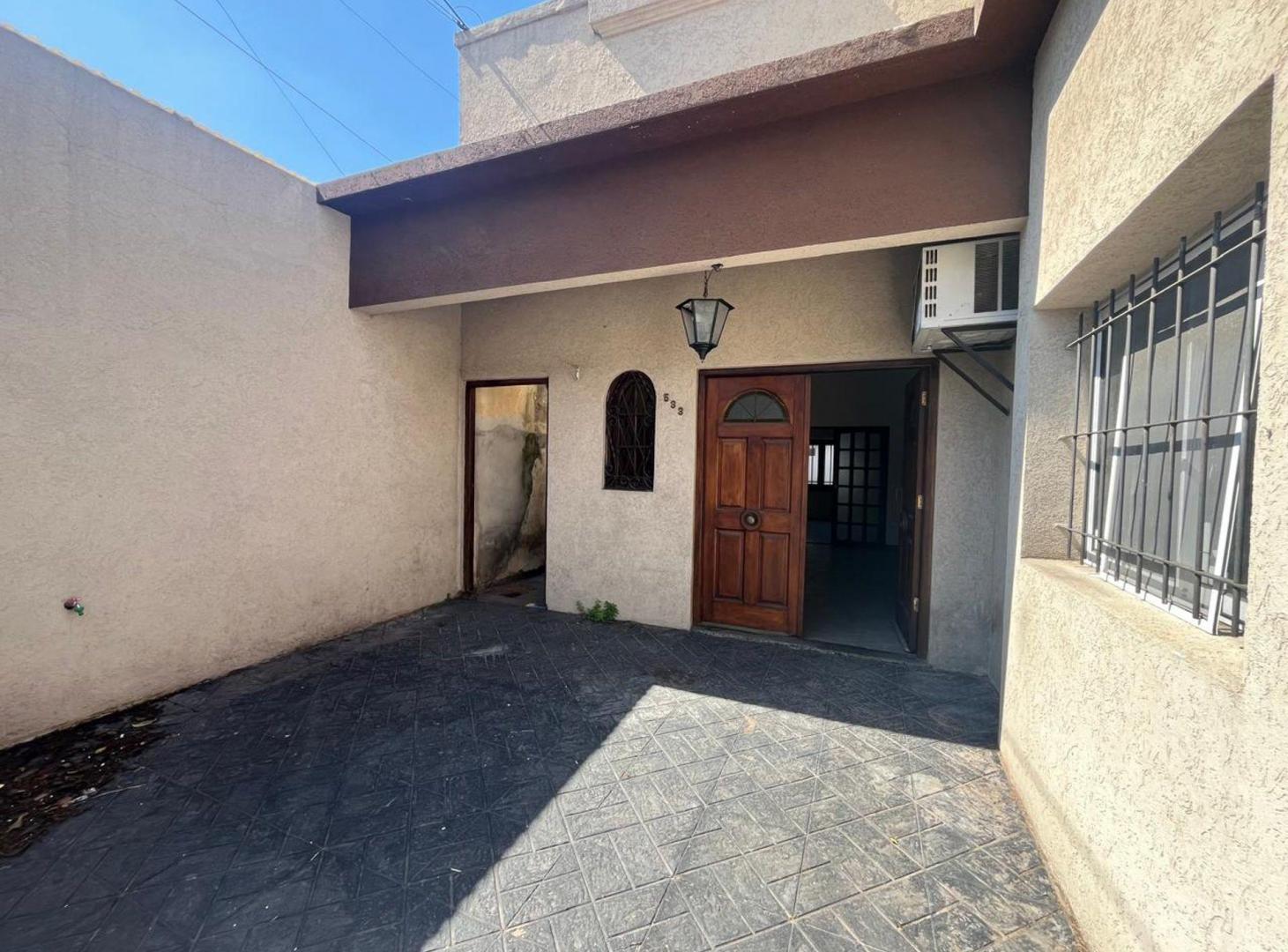 Foto de VENTA CASA 3 AMB RAMOS MEJIA A REFACCIONAR Y LOCAL, imagen 1