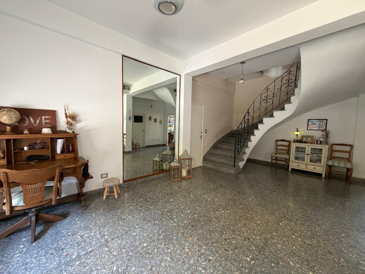 Foto de VENTA CASA 4 AMBIENTES GARAGE JARDIN BARRIO PILETA, imagen 3