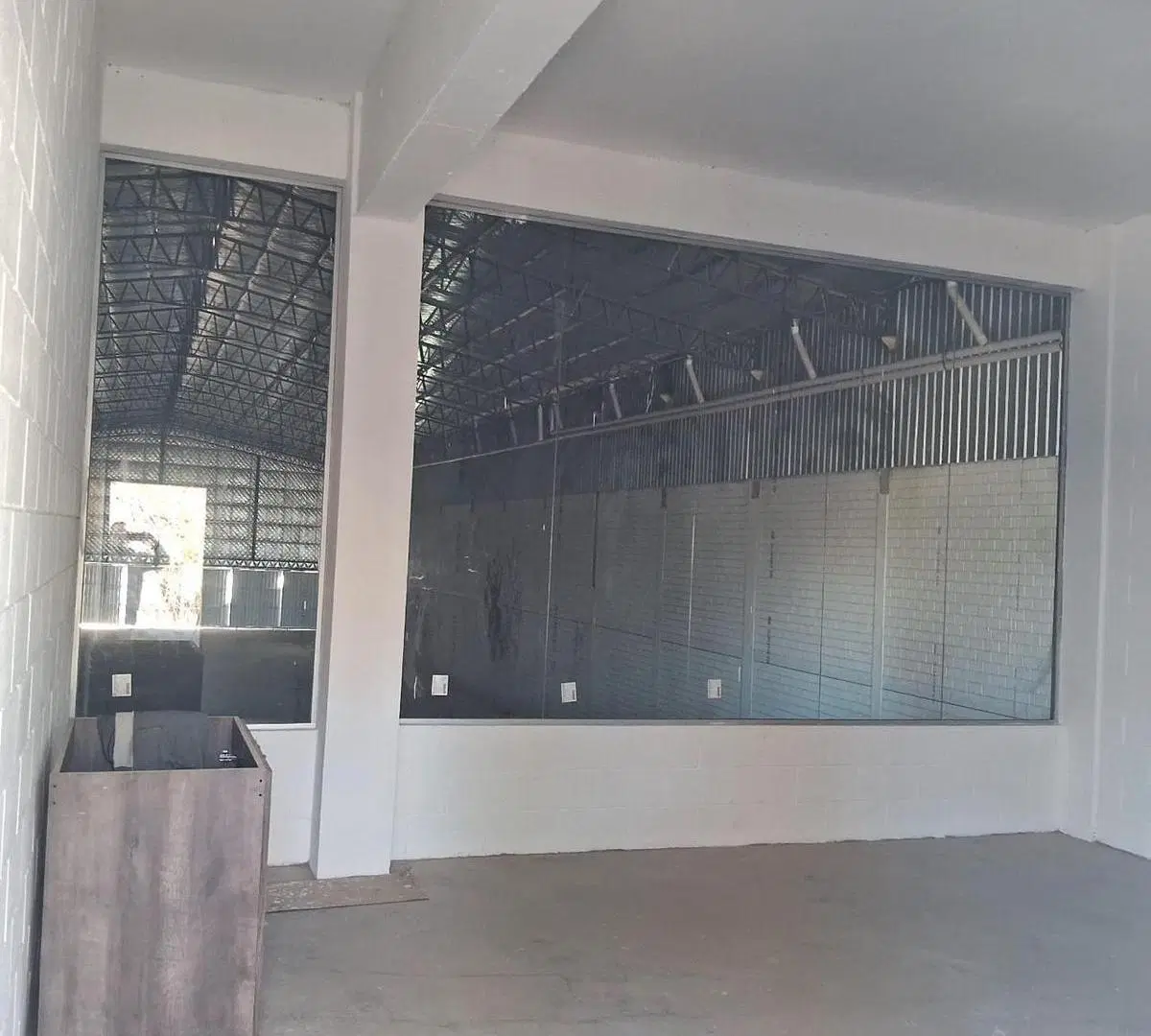 Alquila Galpón con oficinas en Ituzaingó 5