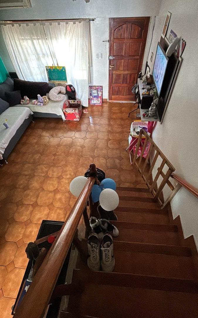 Foto de VENDE DUPLEX 4 AMBIENTES EN VILLA REAL CON GARAGE Y PATIO, imagen 2