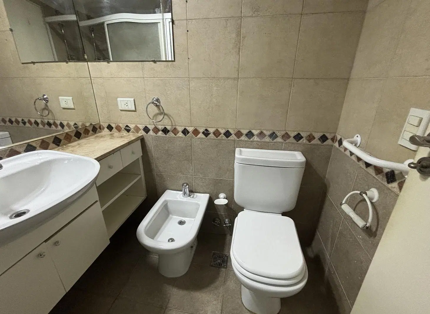 VENDE DEPARTAMENTO 3 AMBIENTES CON COCHERA Y BAULERA RECOLETA 4