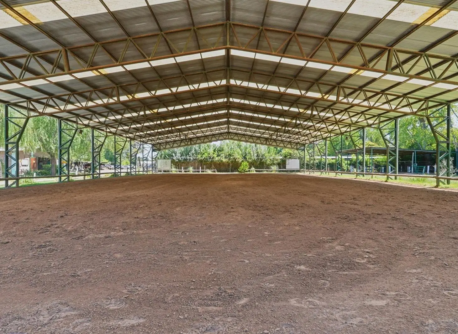 VENDE HIPICO DE 10 HECTAREAS EN FRANCISCO ALVAREZ MORENO 2
