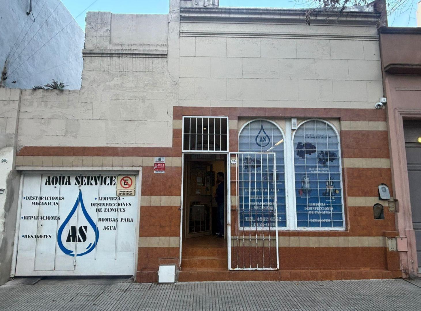 Foto de VENDE CASA A RECICLAR CON LOCAL COCHERA Y GALPON CABALLITO PARQUE CENTENARIO, imagen 3