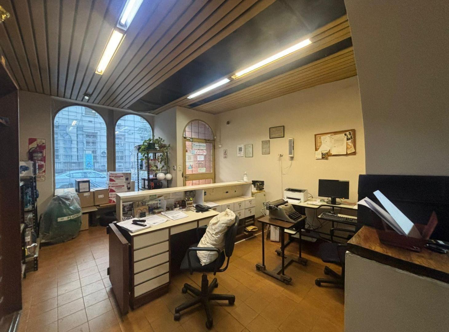 Foto de VENDE CASA A RECICLAR CON LOCAL COCHERA Y GALPON CABALLITO PARQUE CENTENARIO, imagen 5