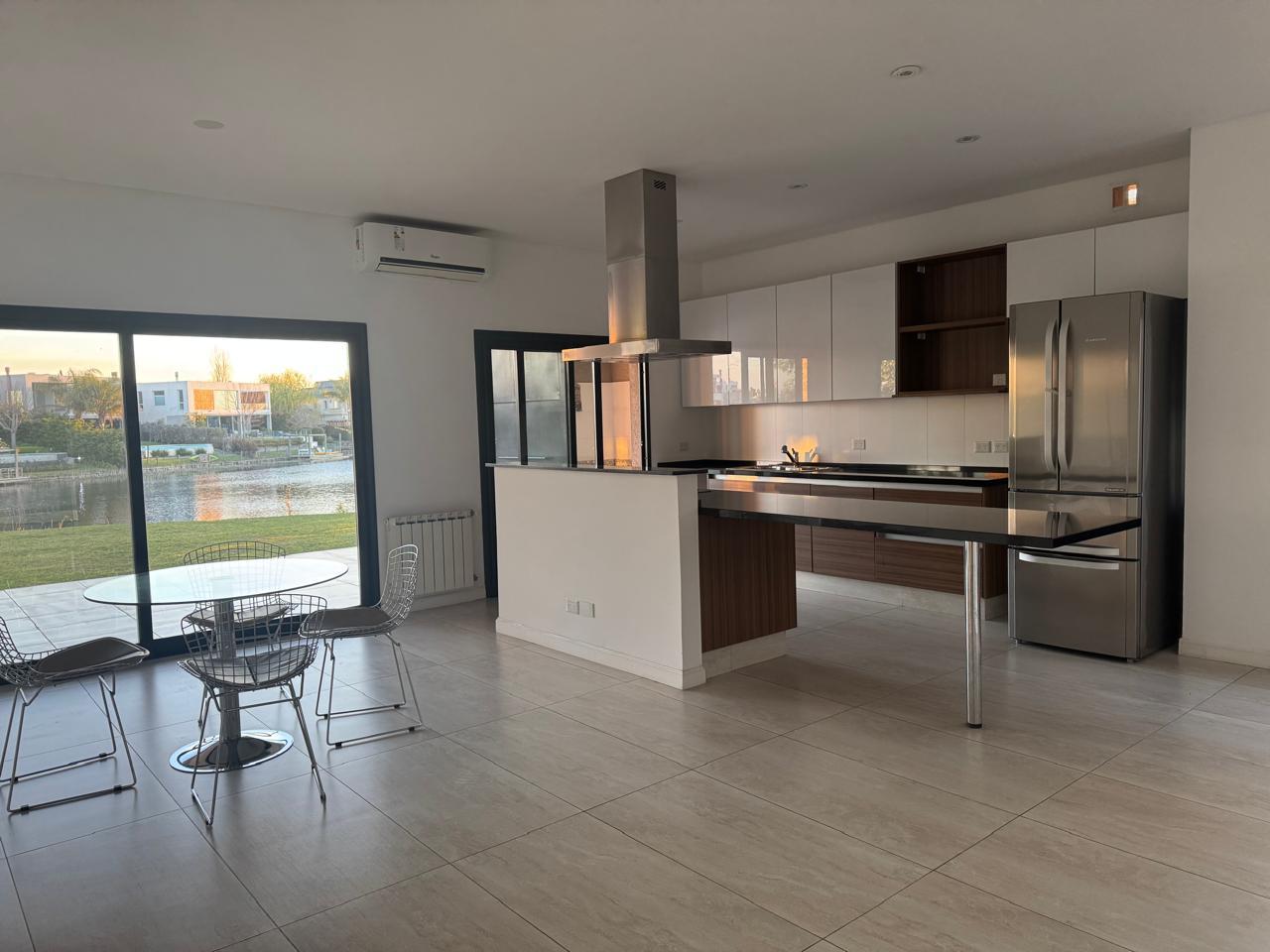 Foto de Casa al Lago en Venta | Barrio Los Lagos, Nordelta, imagen 3