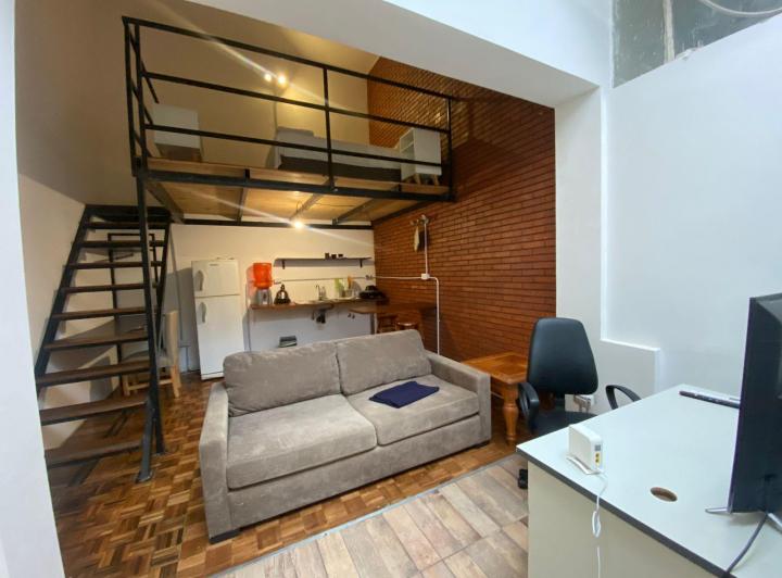 Departamento estilo Loft, con techo abre y cierra y terraza privativa. 3