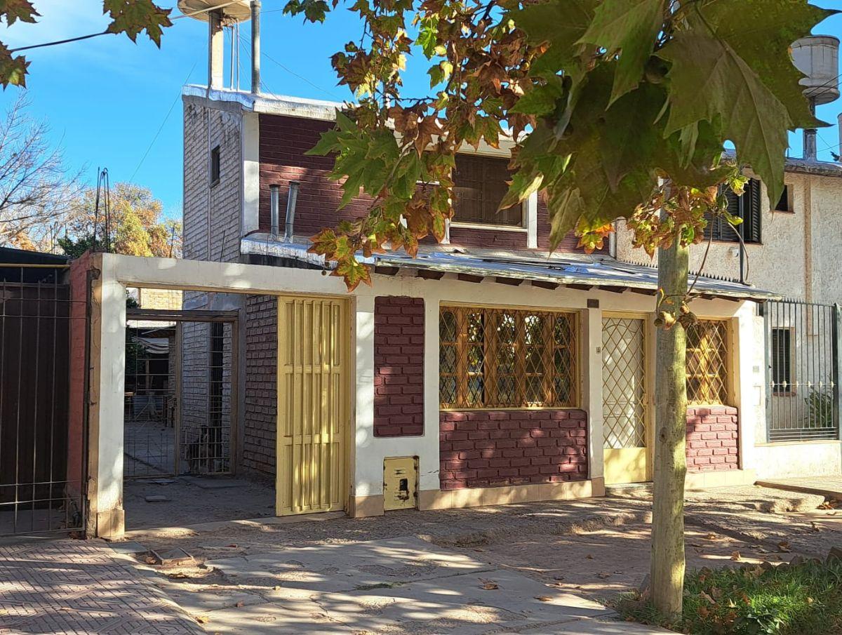 Casa 2 dormitorios de 241 m² en venta en Las Heras
