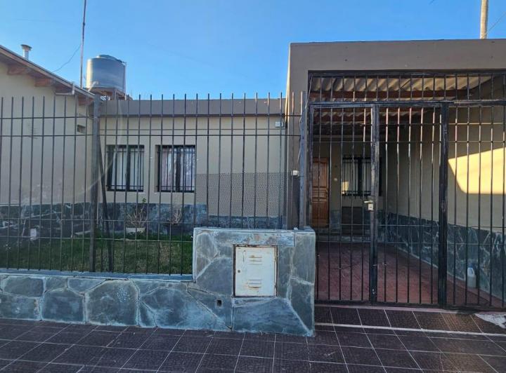 ALQUILO CASA LUJAN CENTRO 1
