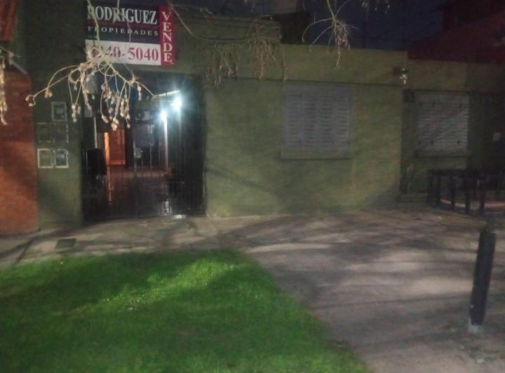 Casa en Alquiler. Lanus Este. 3 ambientes. A 1 cuadra de Centenario y Eva Peron 1