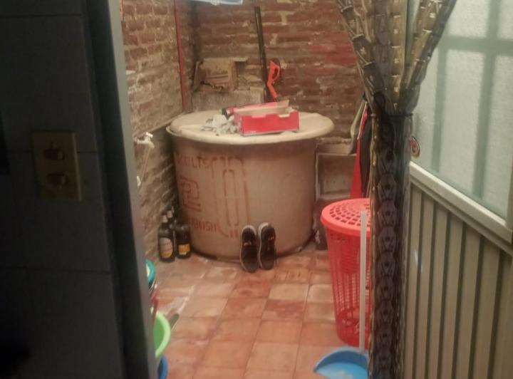 Casa en Alquiler. Lanus Este. 3 ambientes. A 1 cuadra de Centenario y Eva Peron 4