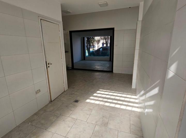 LOCAL COMERCIAL EXCELENTE UBICACION 3