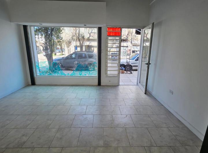 LOCAL COMERCIAL EXCELENTE UBICACION 5