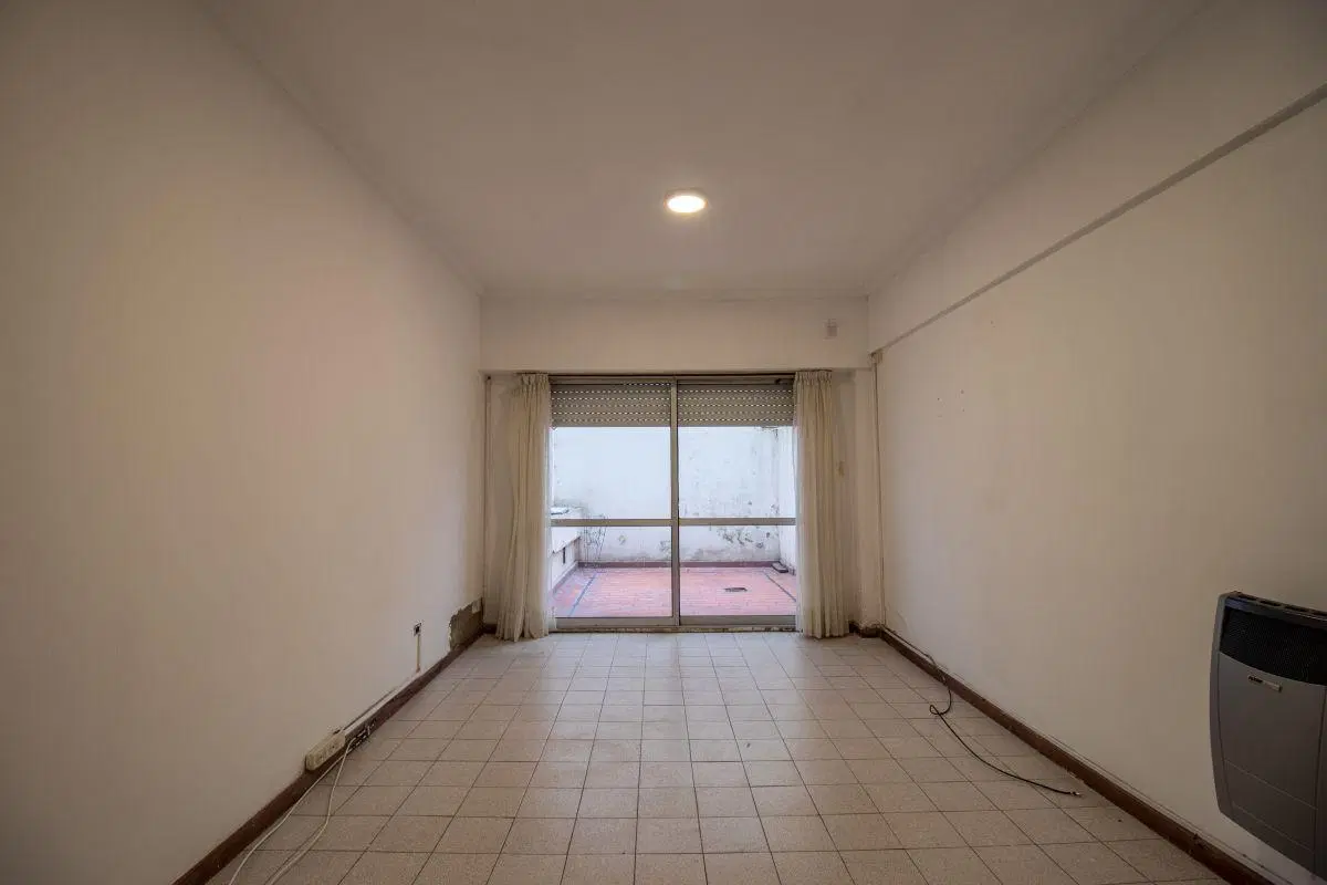 Departamento en venta - Hipolito Yrigoyen y Bolivar 4