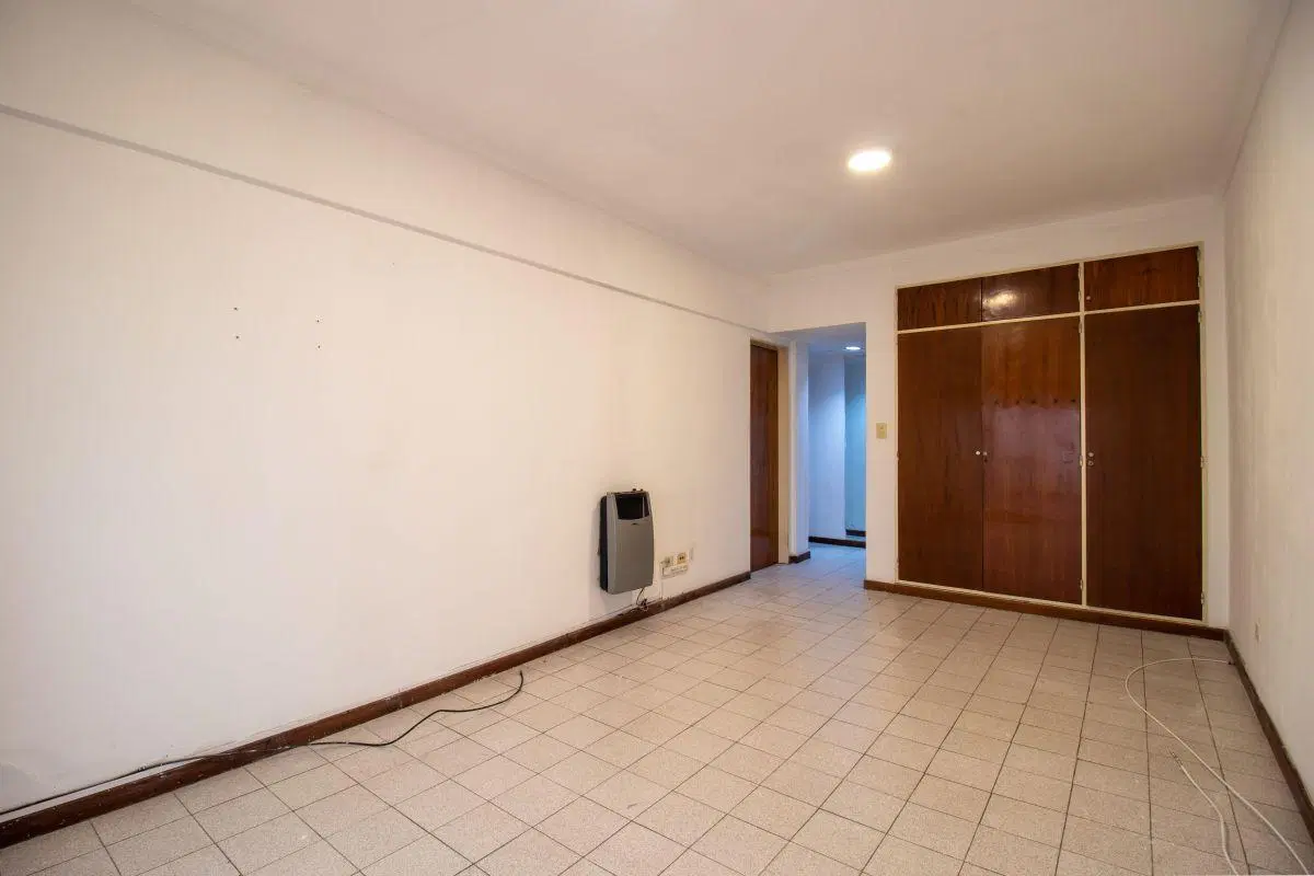 Departamento en venta - Hipolito Yrigoyen y Bolivar 3