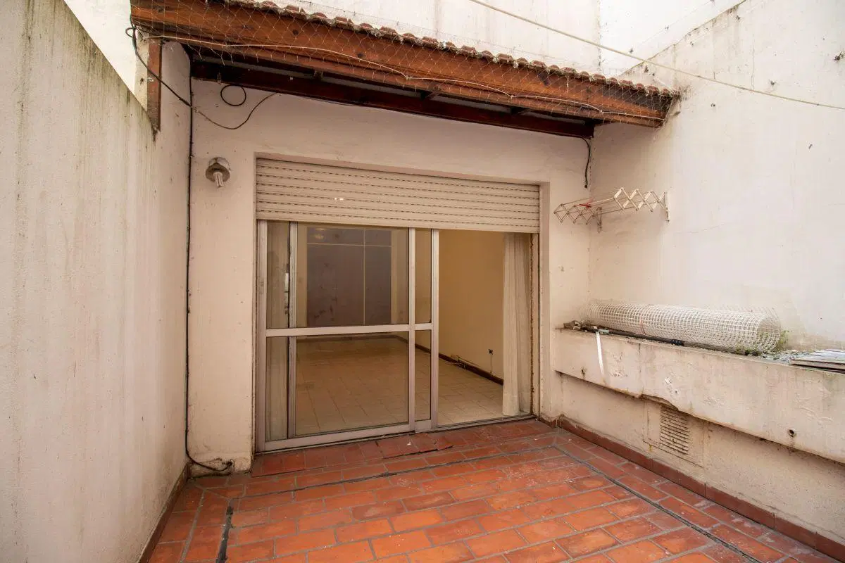Departamento en venta - Hipolito Yrigoyen y Bolivar 5