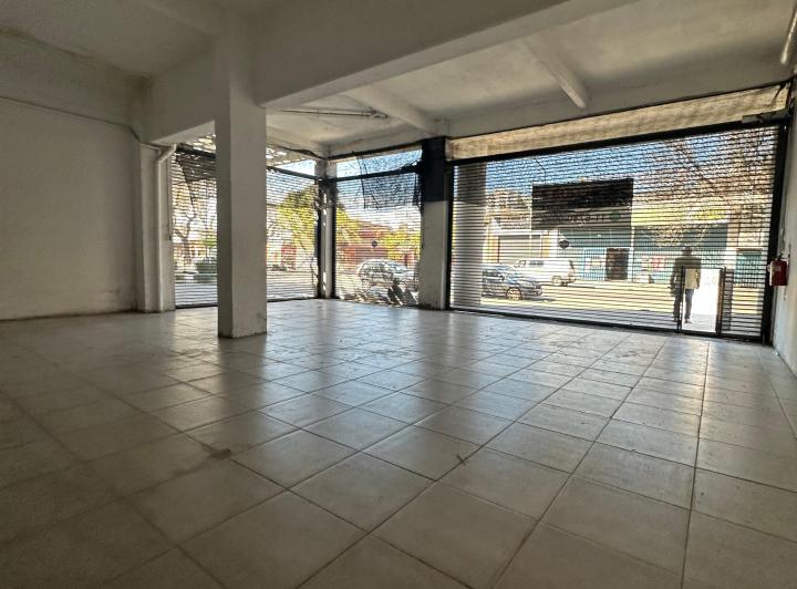 Local comercial sobre Av. Cobo - Alquiler  2
