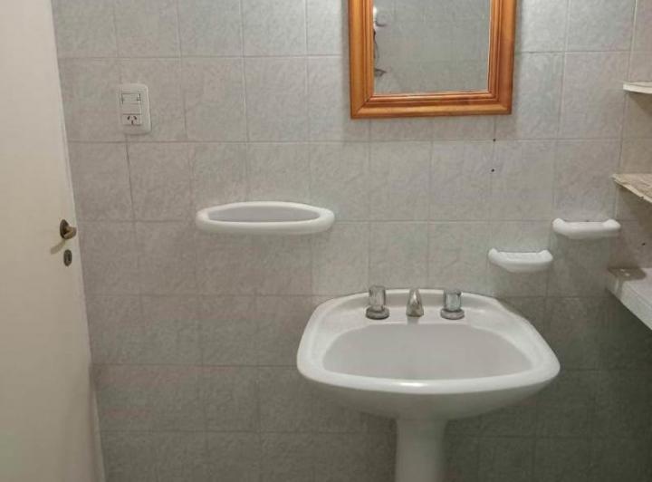 Se alquila departamento 4