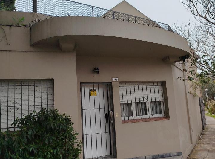 Casa 4 ambientes reciclada a nuevo terraza patio garage amoblada o no 2