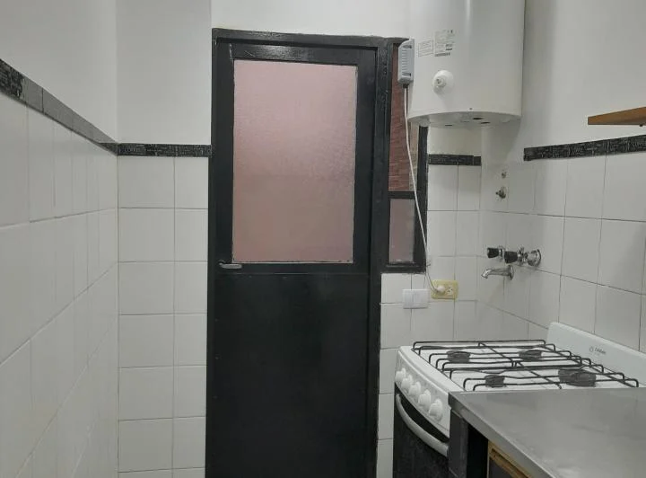Alquiler depto. 2 amb. c/patio y lavad. 32 m2 Almagro a metros de subte y colect 4