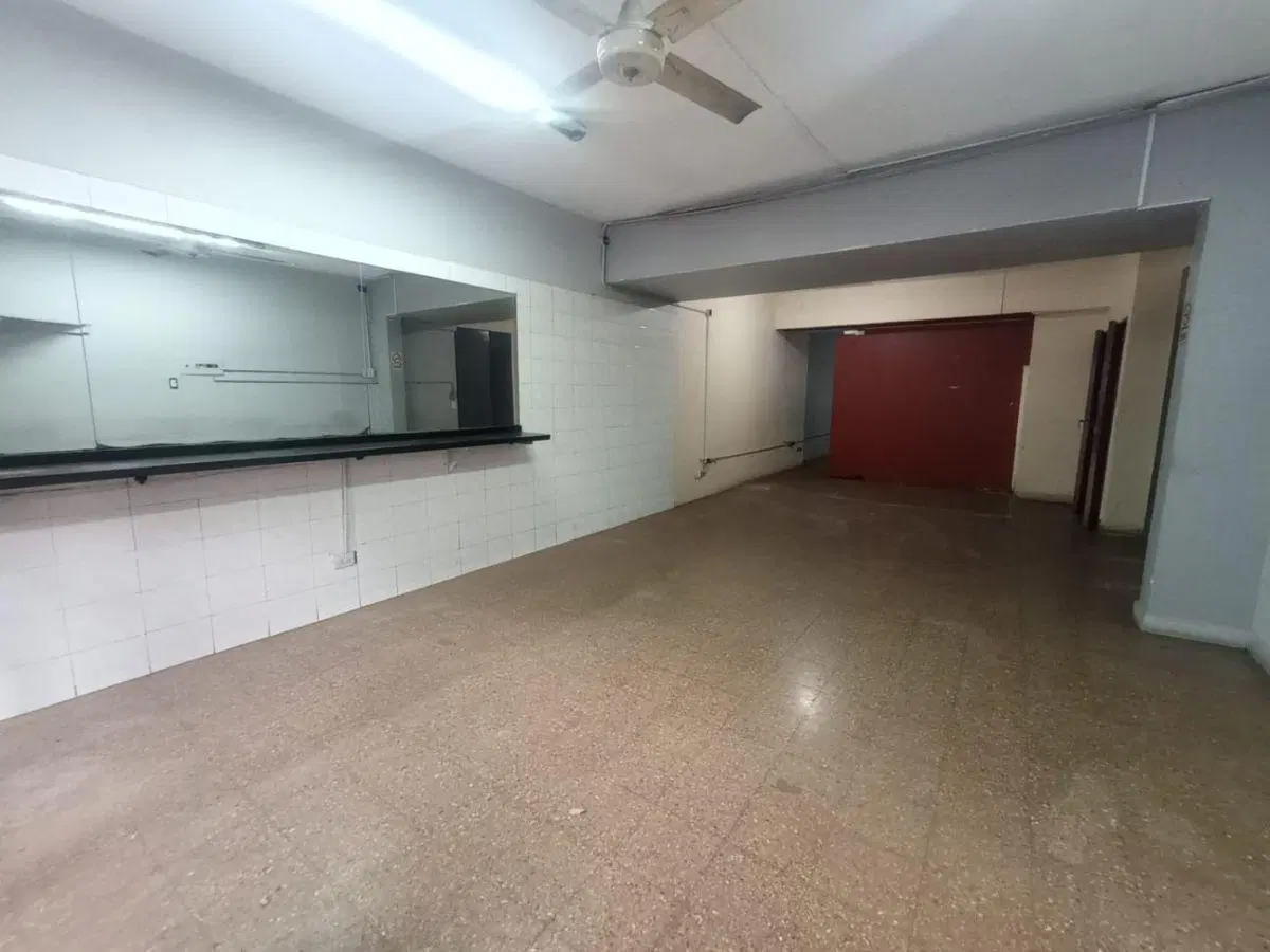 ALQUILO LOCAL COMERCIAL EN CONSTITUCION EXCELENTE UBICACION 4