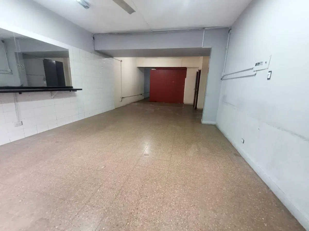 ALQUILO LOCAL COMERCIAL EN CONSTITUCION EXCELENTE UBICACION 1