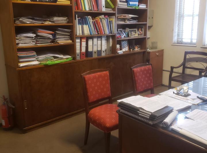 DUEÑO ALQUILA OFICINA/CONSULTORIO 4