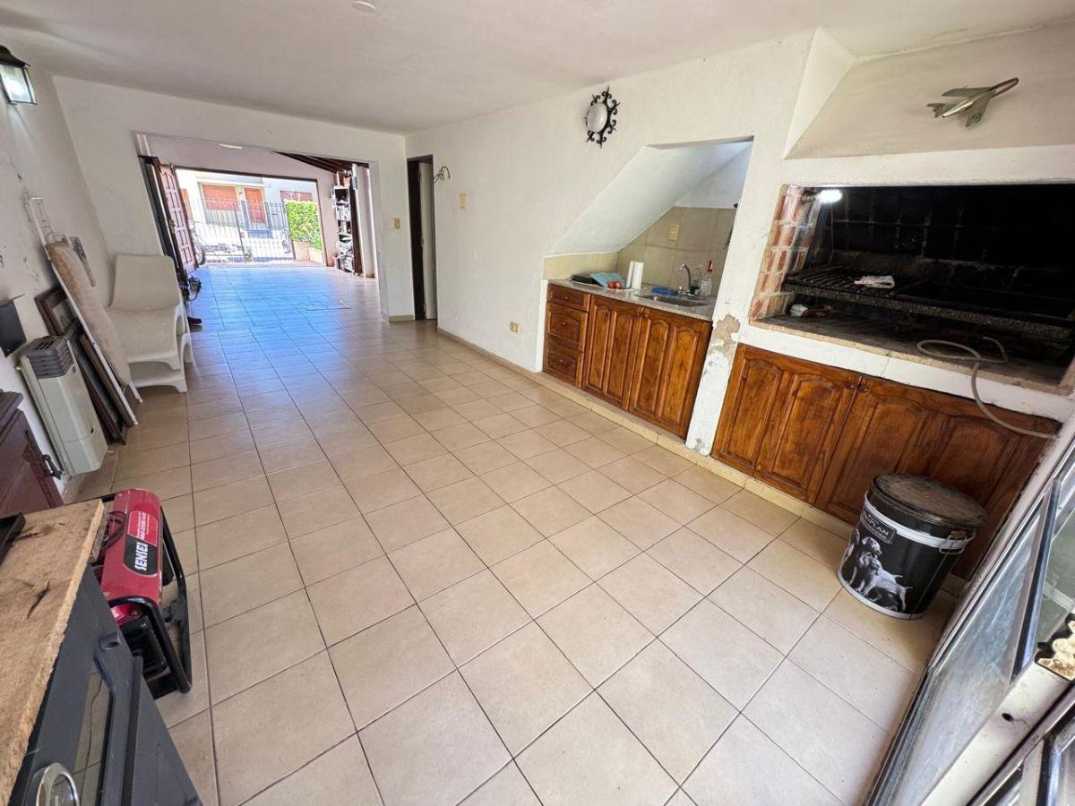 Foto de Vendo casa excelente ubicación en Mercedes, imagen 2