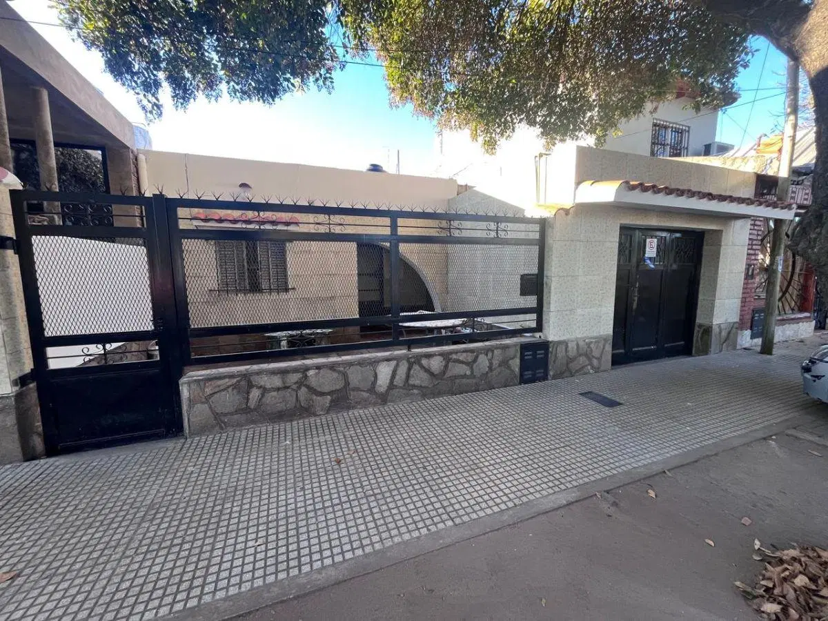 Casa con 2 dormitorios y 252 m² en venta y alquiler 5