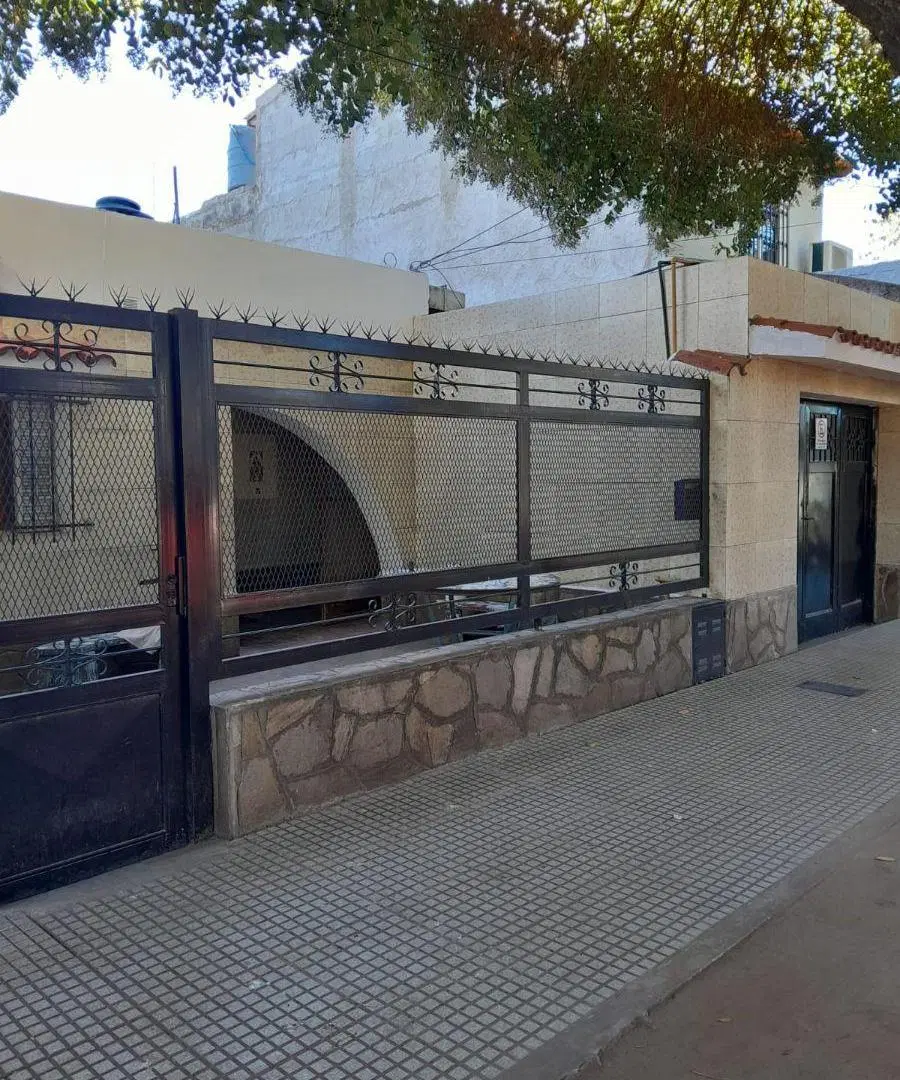 Casa con 2 dormitorios y 252 m² en venta y alquiler 3