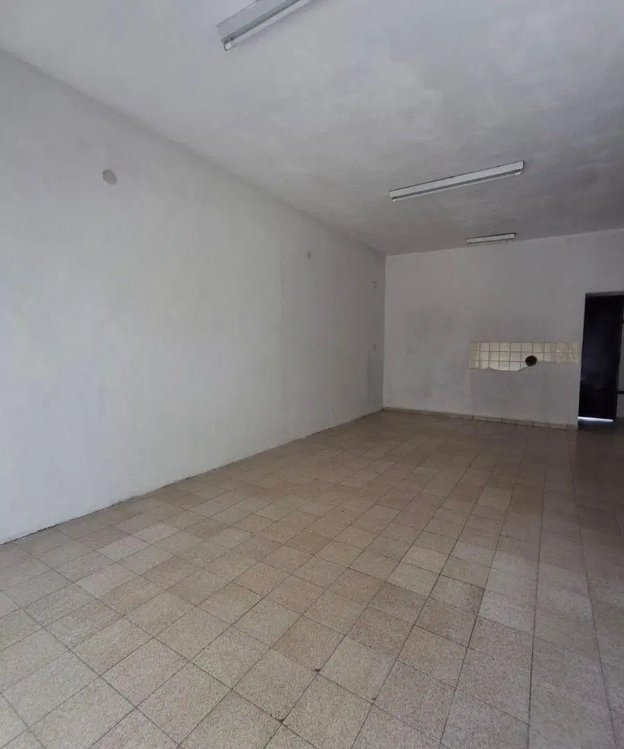 Local comercial con 67 m2 construidos en venta en Granadero Baigorria 4