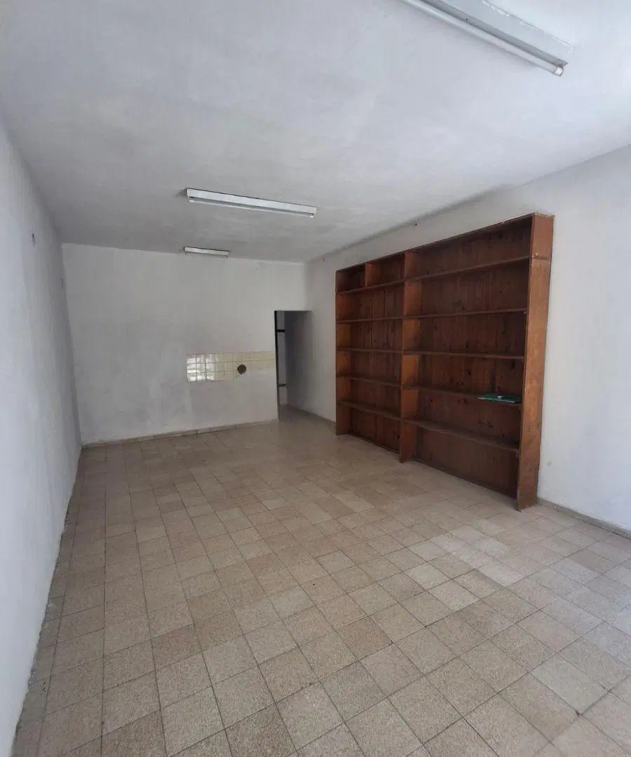 Local comercial con 67 m2 construidos en venta en Granadero Baigorria 2