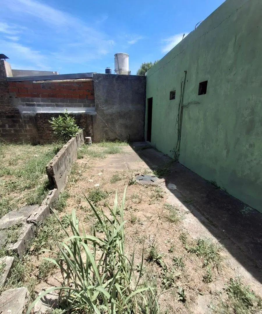 Local comercial con 67 m2 construidos en venta en Granadero Baigorria 3
