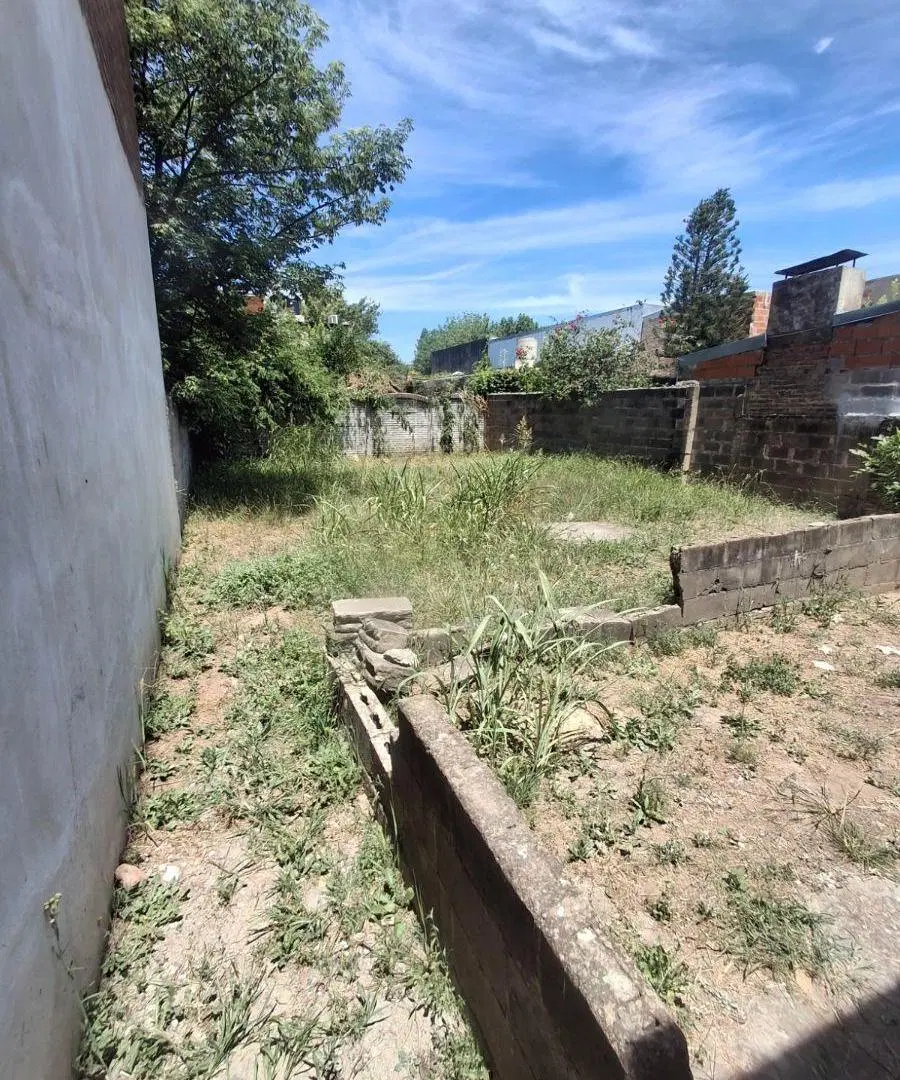 Local comercial con 67 m2 construidos en venta en Granadero Baigorria 5